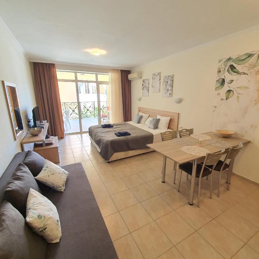 Andalucia Beach - Sea Viev Apartments Elenite Exterior foto